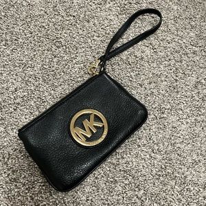Excellent condition michael kors wristlet